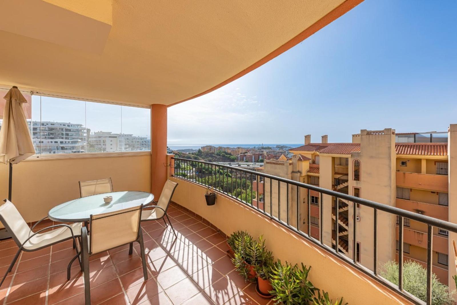 Apartamento Acogedor Con Vista Al Mar Malaga Luaran gambar